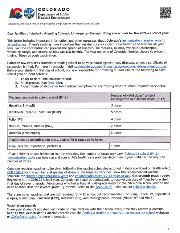 Carta del Departamento de Salud Pública de Colorado en la que se detallan los requisitos de vacunación para los alumnos de educación primaria y secundaria para el curso 2026-27.